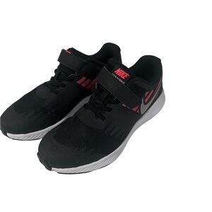 Size 3 Star runner Nike Kids Black Sneakers with Pink Highlights